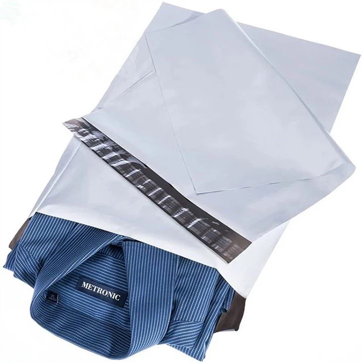 Mailing Bag With Self-sealing Tape