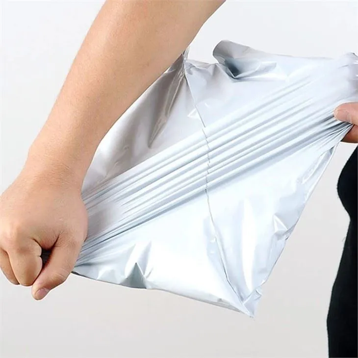 Mailing Bag With Self-sealing Tape