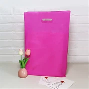 赤いギフトラッピングハンドバッグ